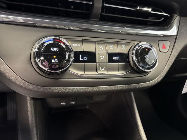 new 2025 Buick Envista car, priced at $24,940