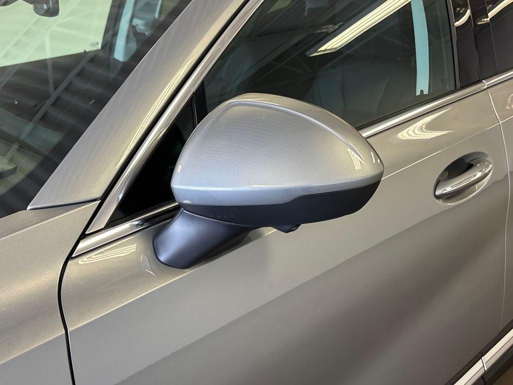 new 2025 Buick Envision car, priced at $33,551