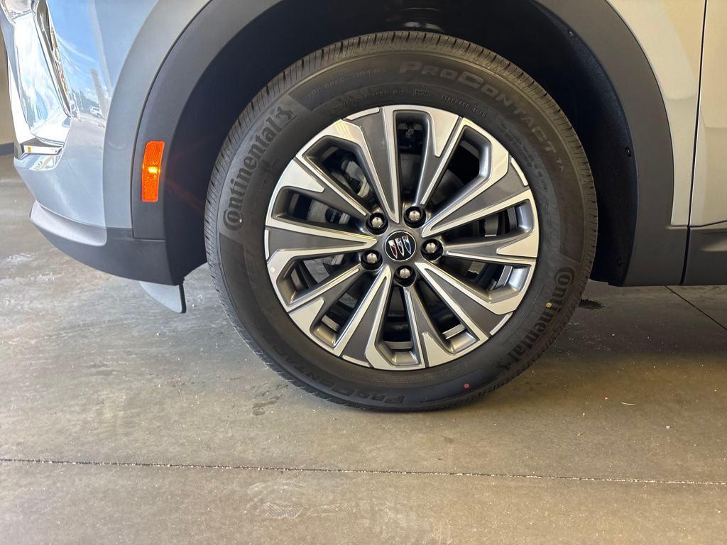 new 2025 Buick Envision car, priced at $33,551