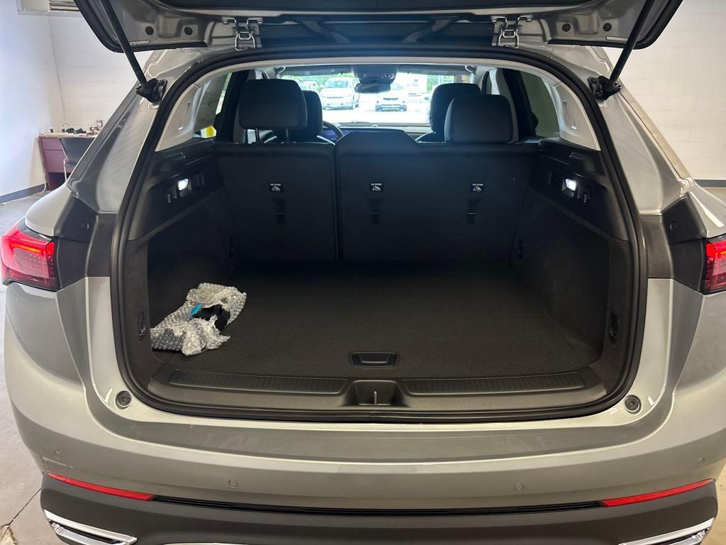 new 2025 Buick Envision car, priced at $33,551