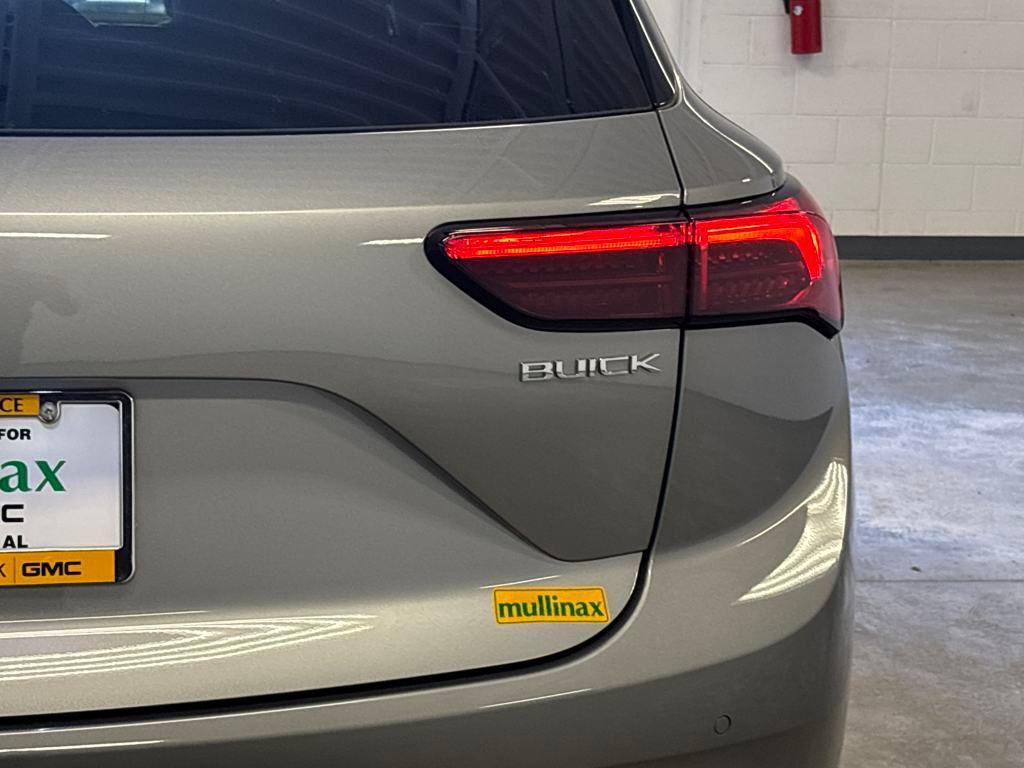 new 2025 Buick Envision car, priced at $33,551