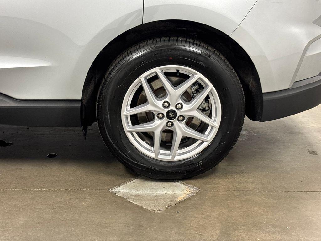 used 2023 Ford Edge car, priced at $17,900