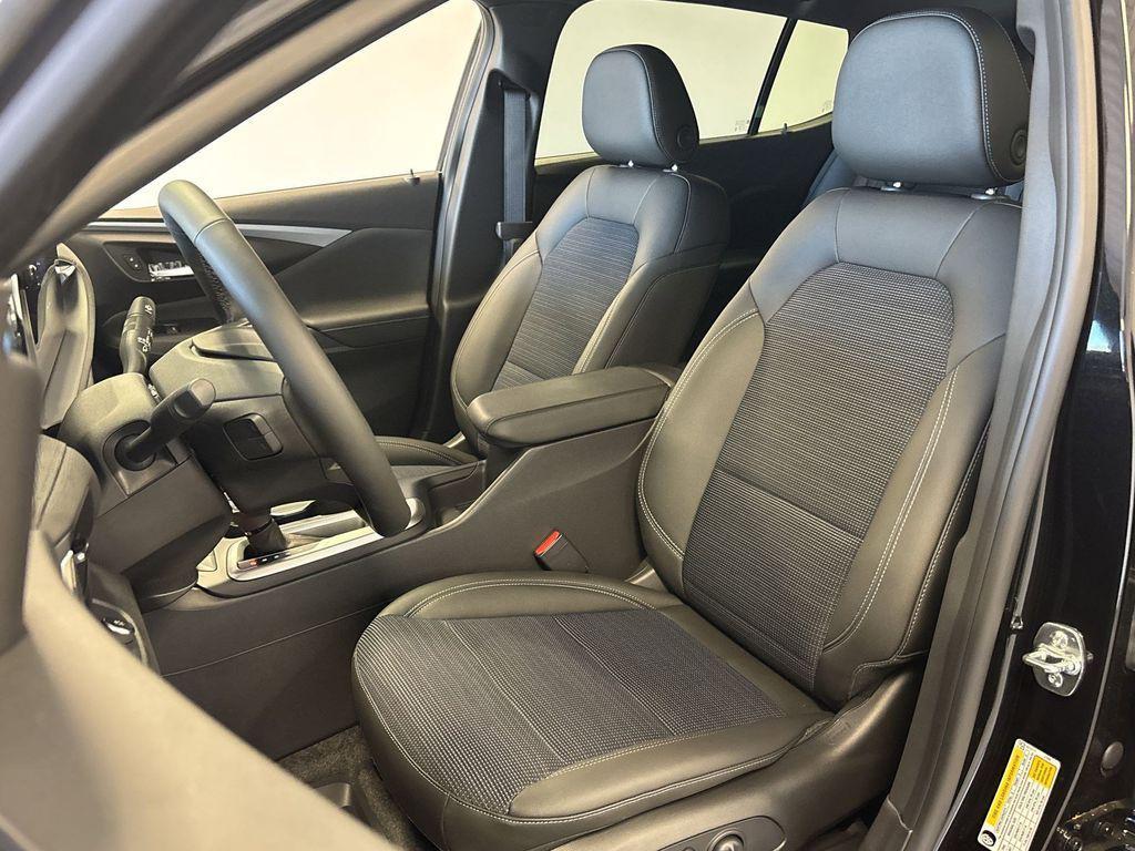 new 2025 Buick Envista car, priced at $26,415