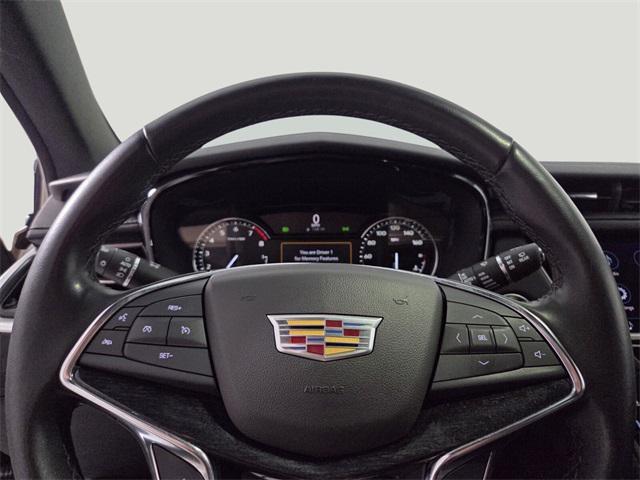 used 2022 Cadillac XT5 car, priced at $29,199