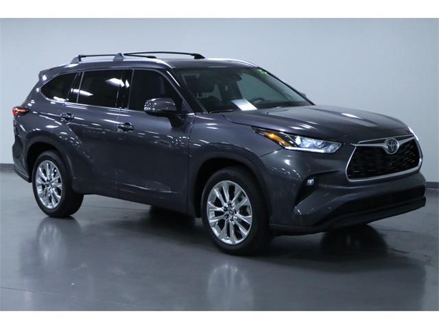 used 2025 Toyota Highlander car, priced at $47,252
