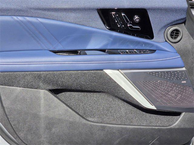 new 2025 Cadillac OPTIQ car