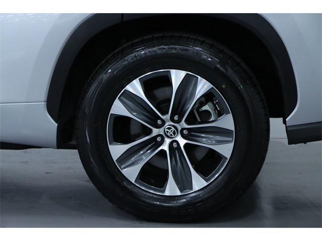used 2022 Toyota Highlander car, priced at $32,399