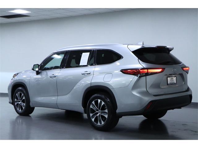 used 2022 Toyota Highlander car, priced at $32,399