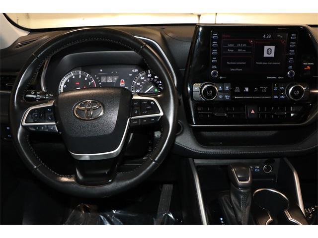 used 2022 Toyota Highlander car, priced at $32,399