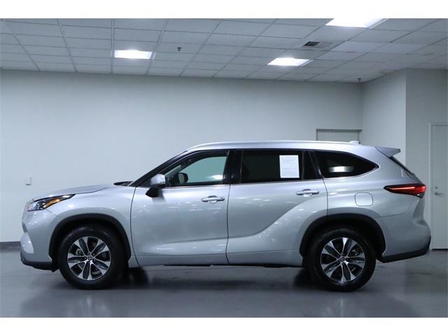 used 2022 Toyota Highlander car, priced at $32,399