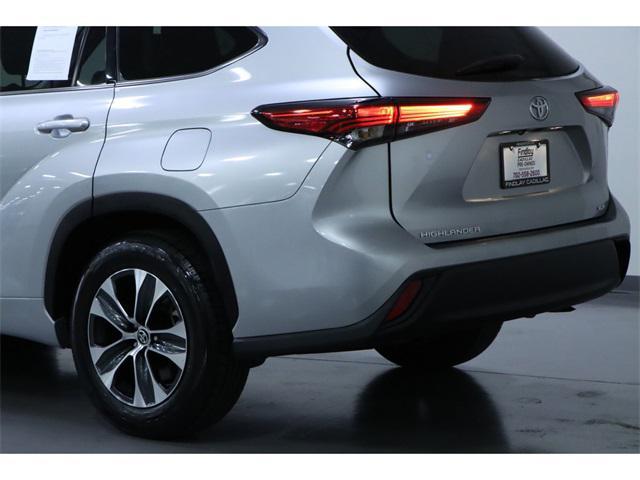 used 2022 Toyota Highlander car, priced at $32,399