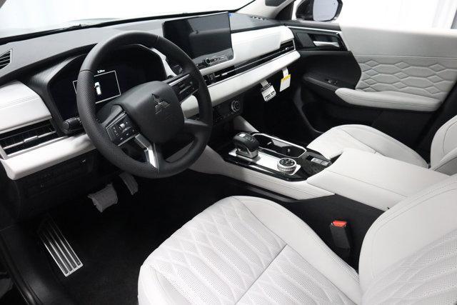 new 2025 Mitsubishi Outlander car
