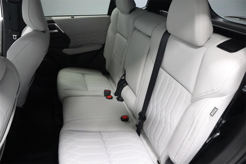 new 2025 Mitsubishi Outlander car