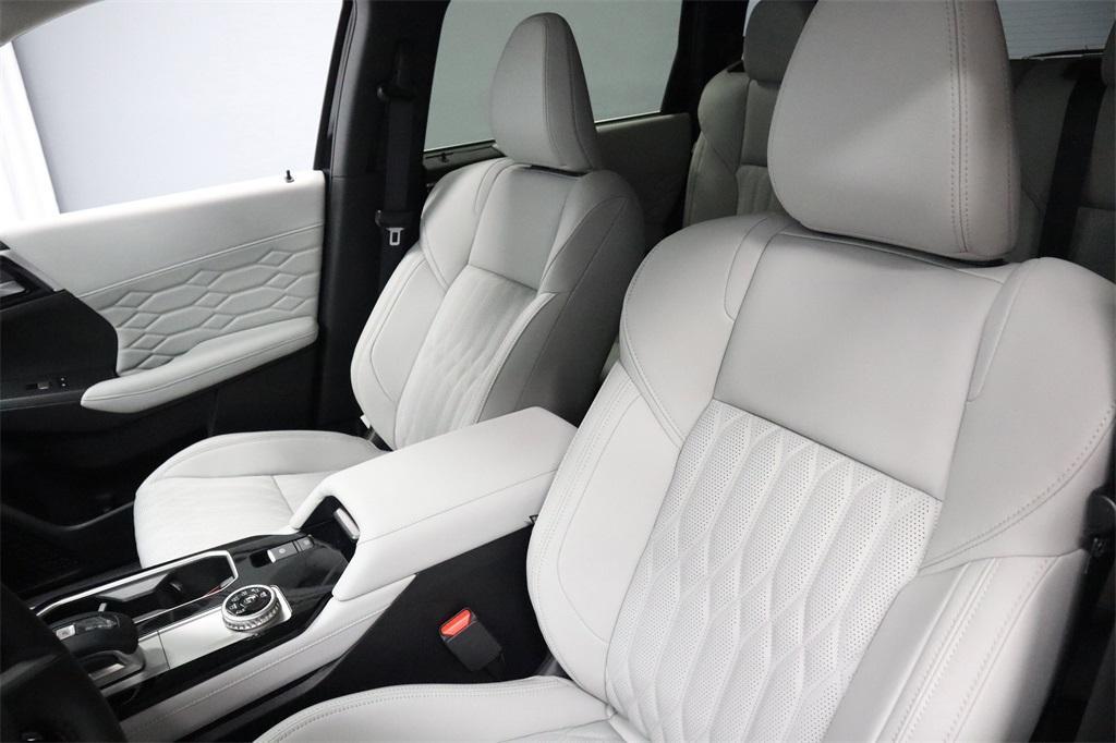 new 2025 Mitsubishi Outlander car