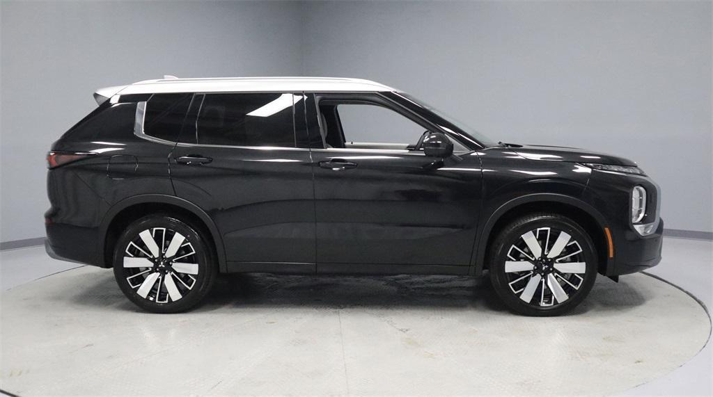 new 2025 Mitsubishi Outlander car
