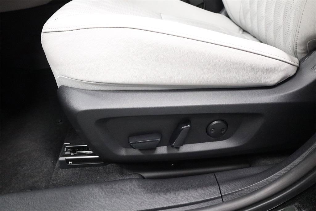 new 2025 Mitsubishi Outlander car