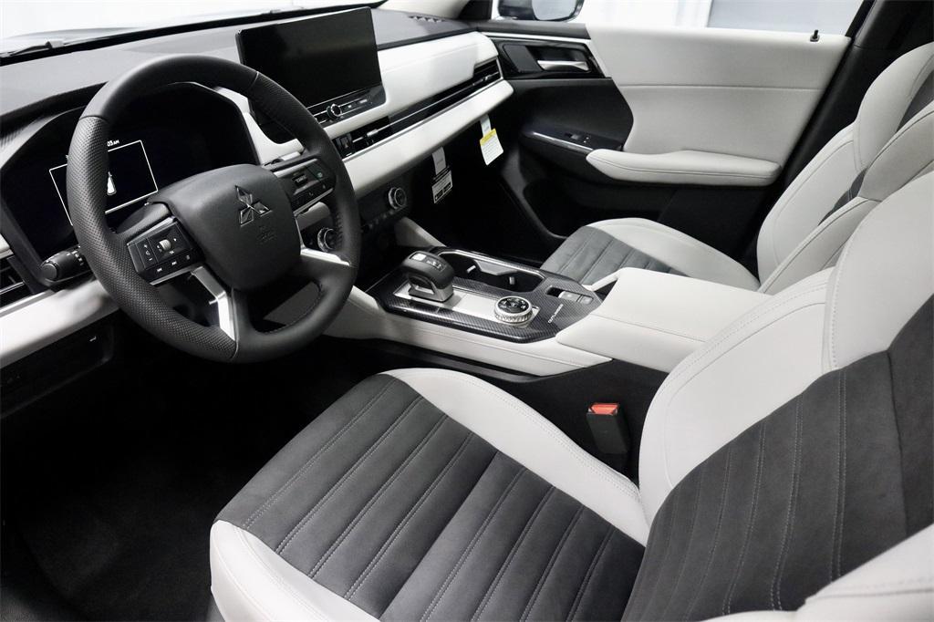 new 2025 Mitsubishi Outlander car