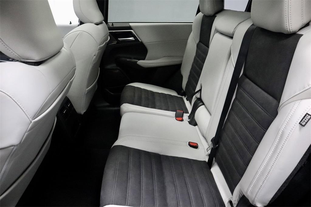 new 2025 Mitsubishi Outlander car