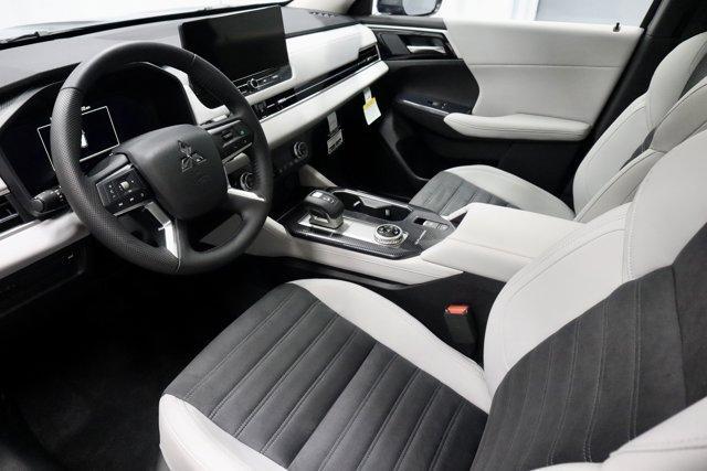 new 2025 Mitsubishi Outlander car, priced at $40,085