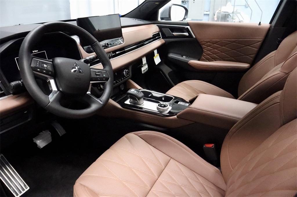 new 2025 Mitsubishi Outlander car