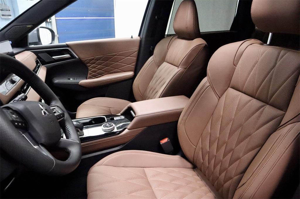 new 2025 Mitsubishi Outlander car