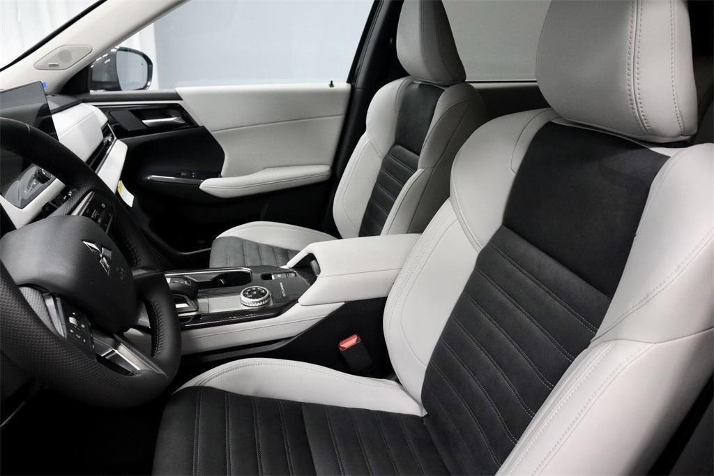 new 2025 Mitsubishi Outlander car