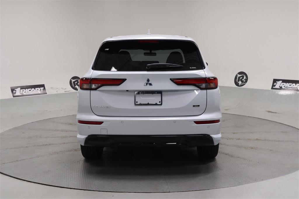 new 2024 Mitsubishi Outlander car, priced at $37,624