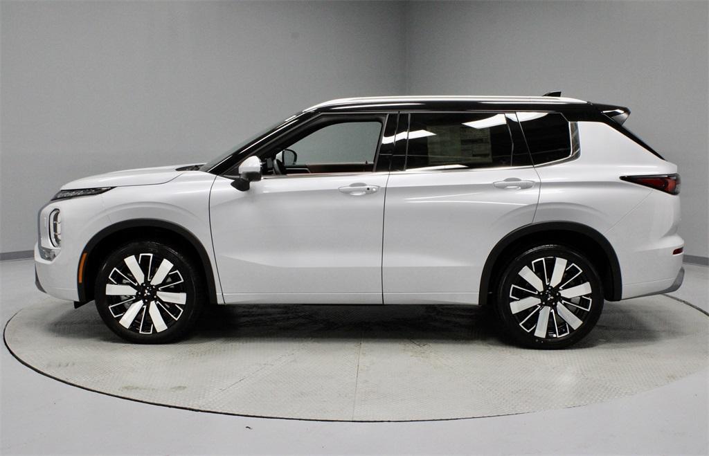 new 2025 Mitsubishi Outlander car