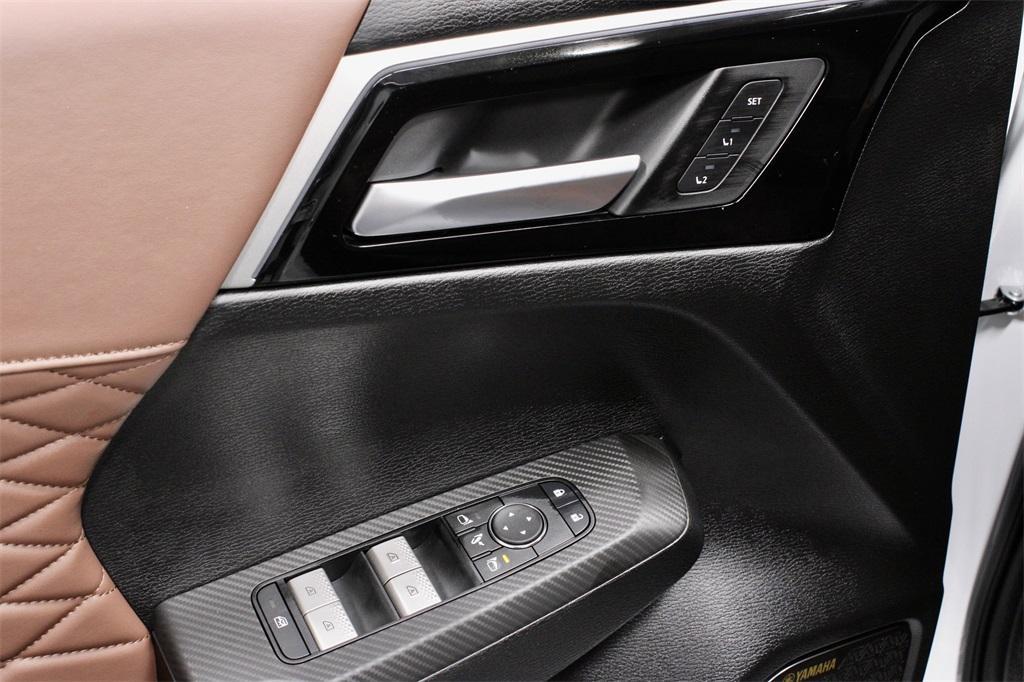 new 2025 Mitsubishi Outlander car