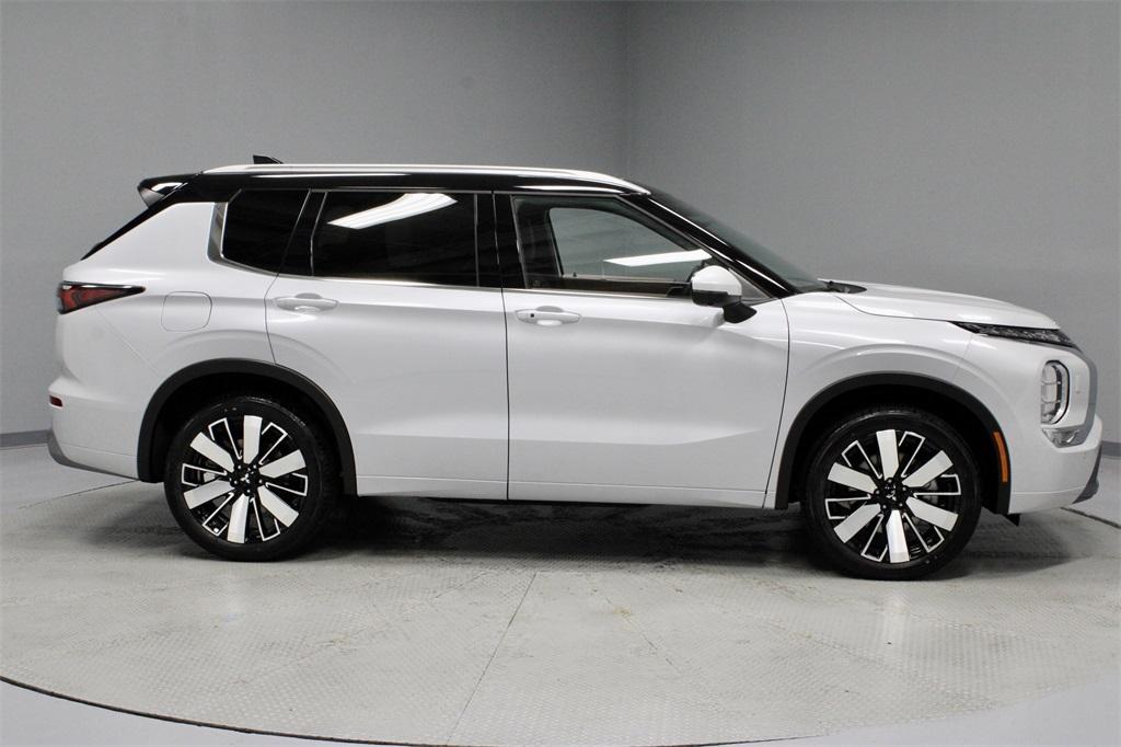 new 2025 Mitsubishi Outlander car