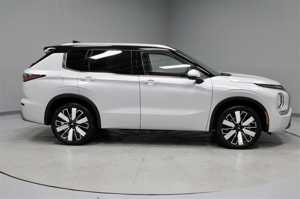 new 2025 Mitsubishi Outlander car