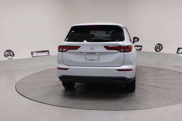 new 2024 Mitsubishi Outlander car, priced at $30,621