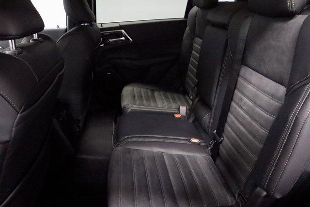 new 2025 Mitsubishi Outlander car