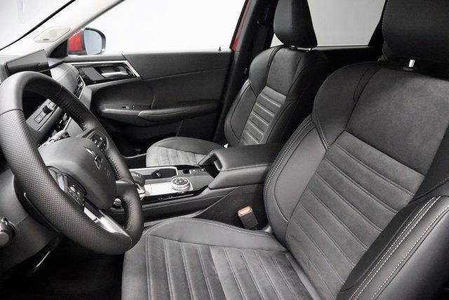 new 2025 Mitsubishi Outlander car
