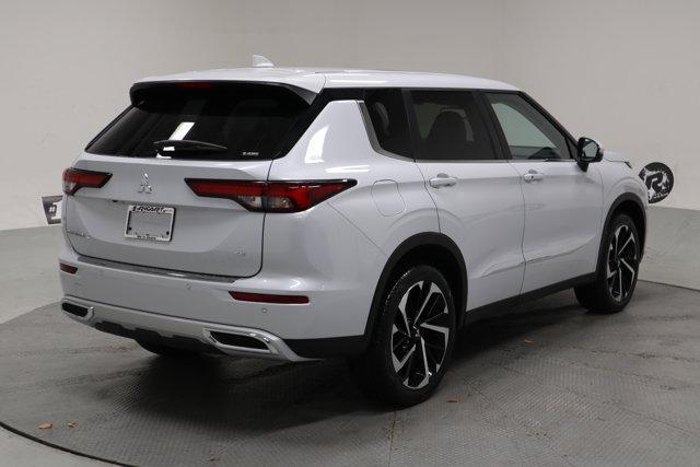 new 2024 Mitsubishi Outlander car, priced at $37,272