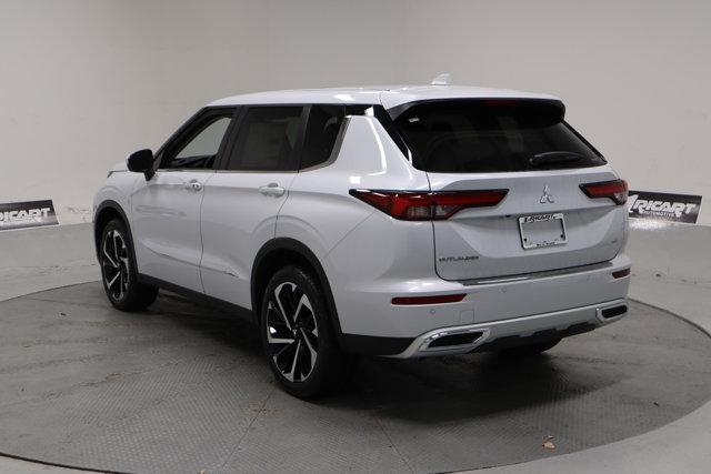 new 2024 Mitsubishi Outlander car, priced at $37,272