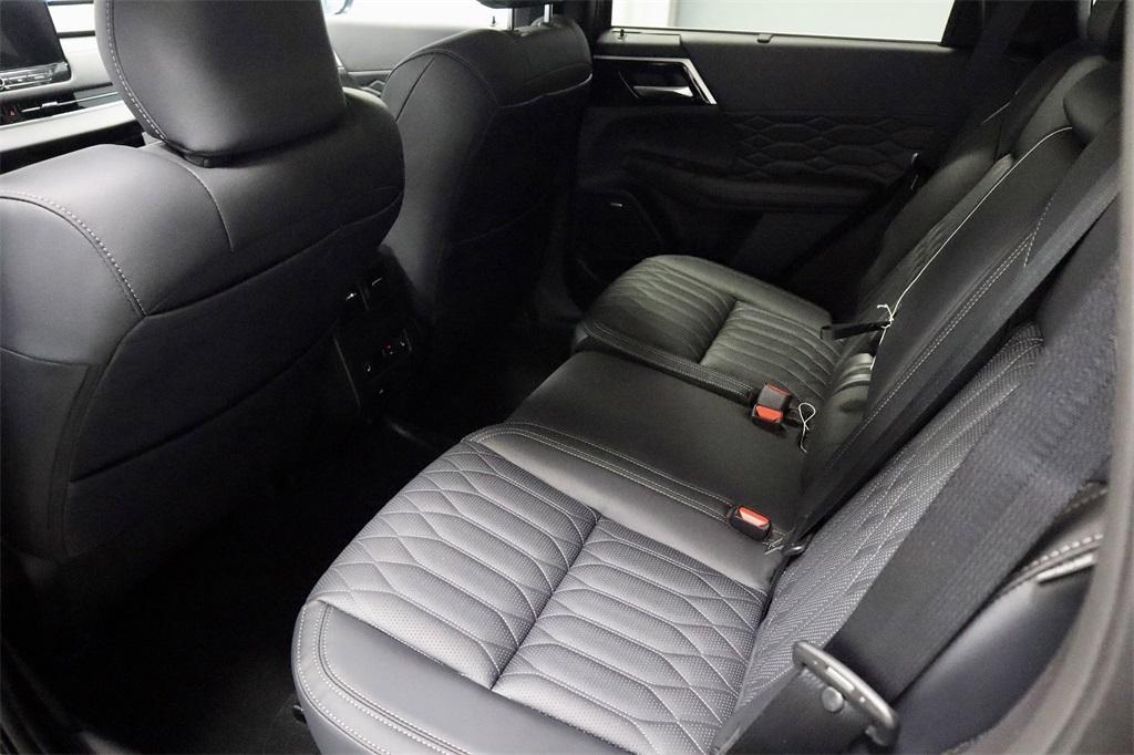 new 2025 Mitsubishi Outlander car, priced at $42,590