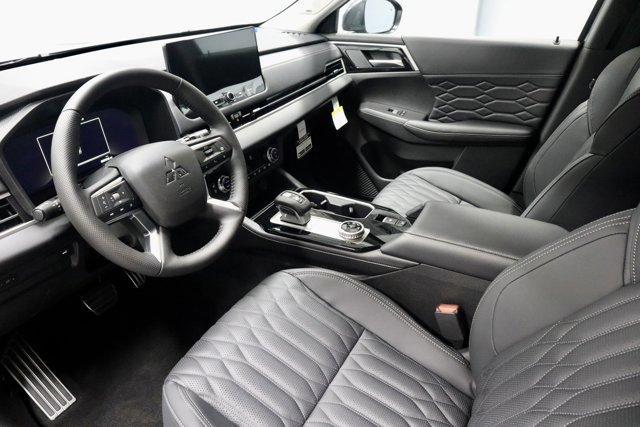new 2025 Mitsubishi Outlander car