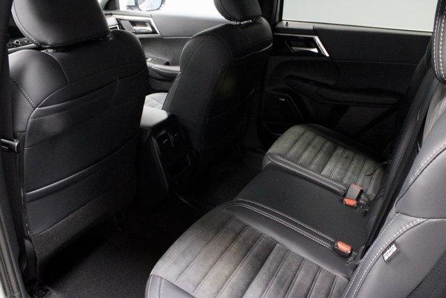 new 2025 Mitsubishi Outlander car