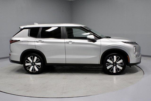 new 2025 Mitsubishi Outlander car