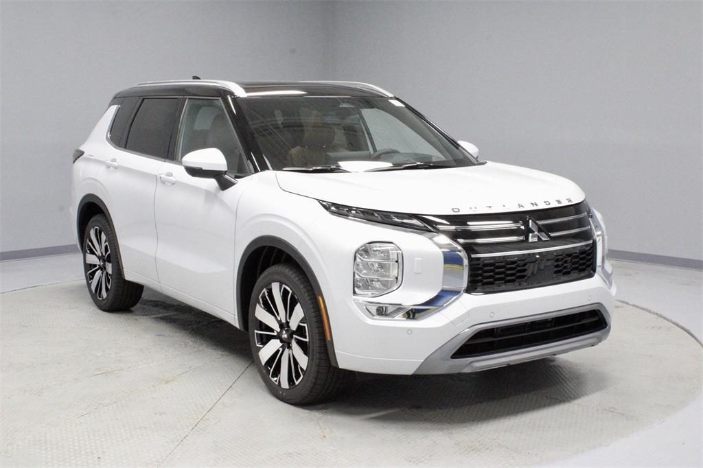 new 2025 Mitsubishi Outlander car