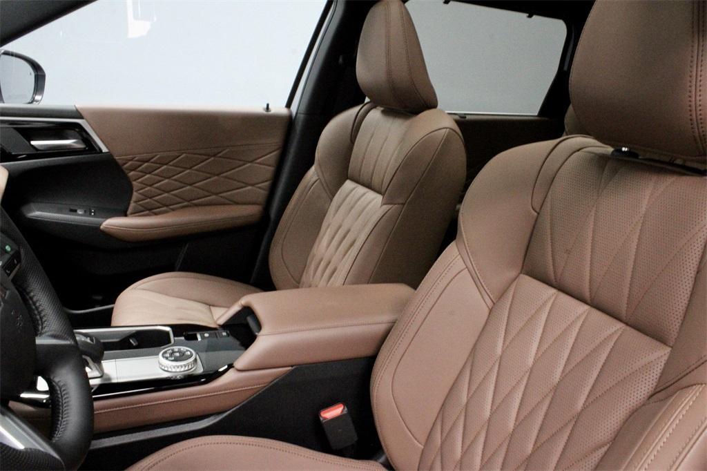 new 2025 Mitsubishi Outlander car