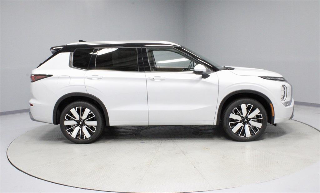 new 2025 Mitsubishi Outlander car