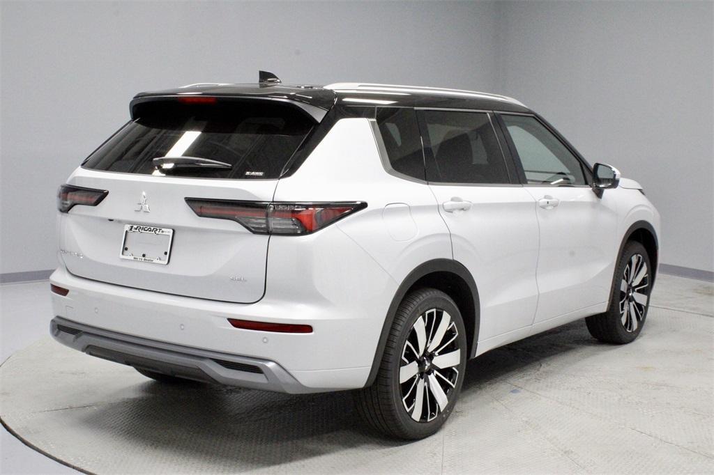 new 2025 Mitsubishi Outlander car