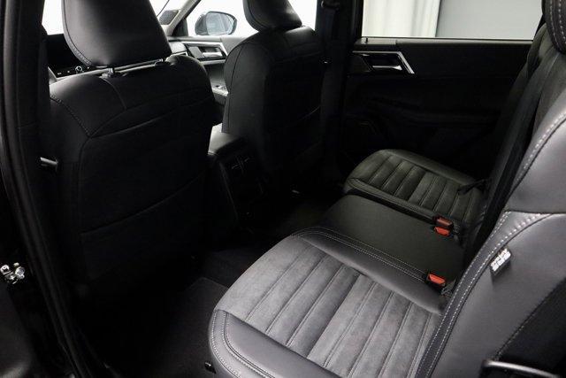 new 2025 Mitsubishi Outlander car