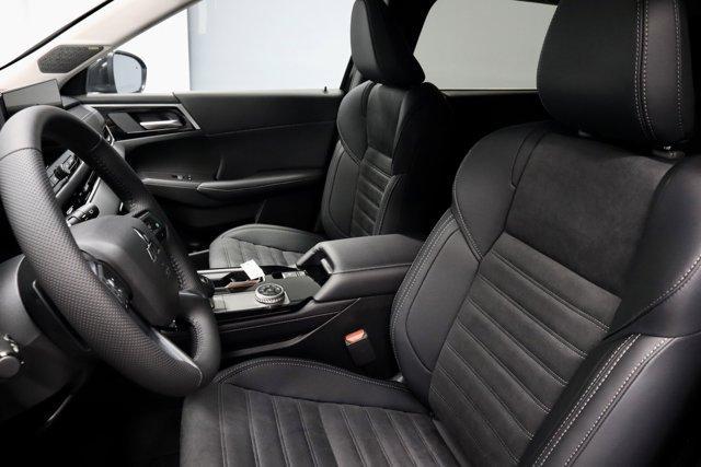 new 2025 Mitsubishi Outlander car