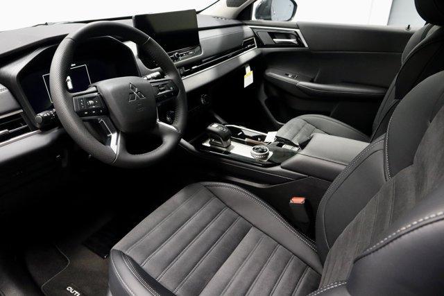 new 2025 Mitsubishi Outlander car
