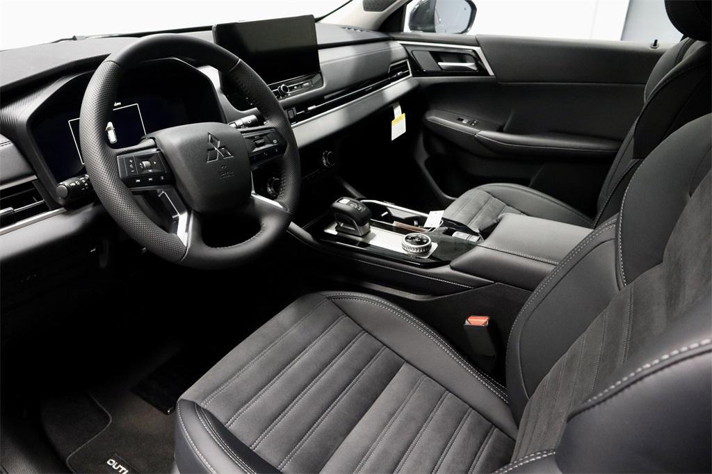 new 2025 Mitsubishi Outlander car, priced at $40,625
