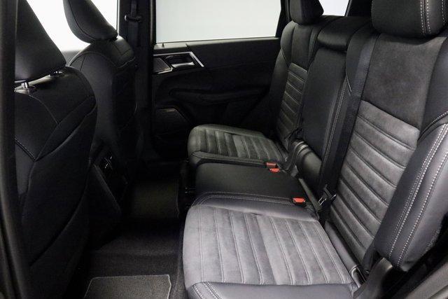 new 2025 Mitsubishi Outlander car