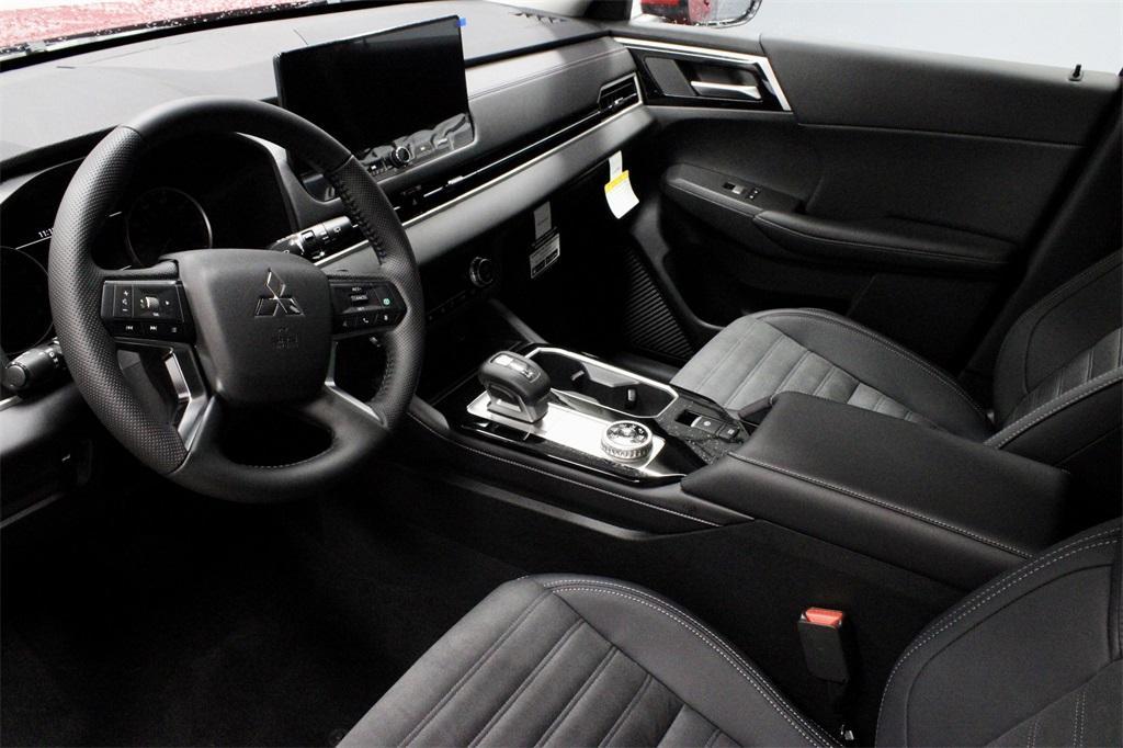 new 2025 Mitsubishi Outlander car